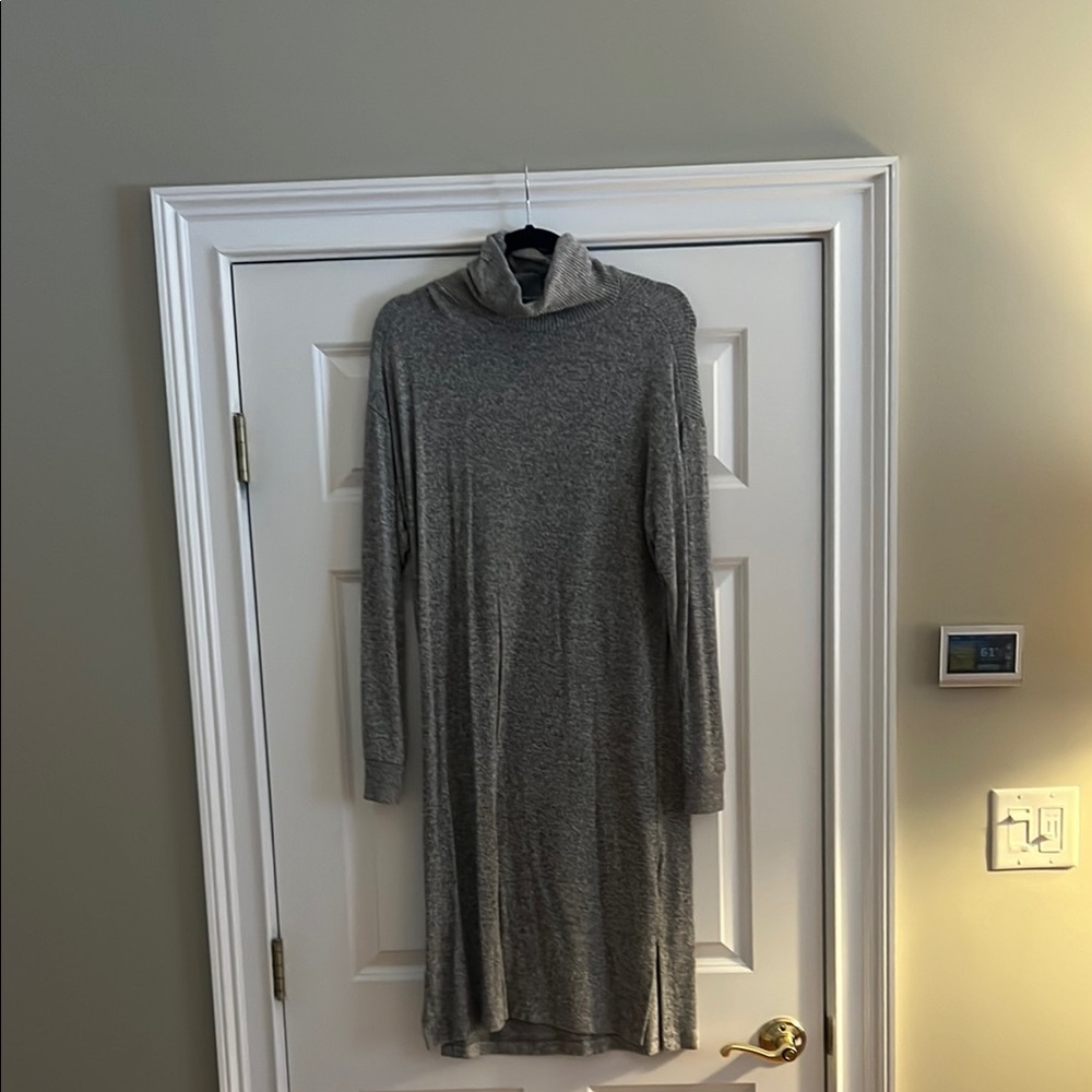 Sheek and slim long grey sweater dress